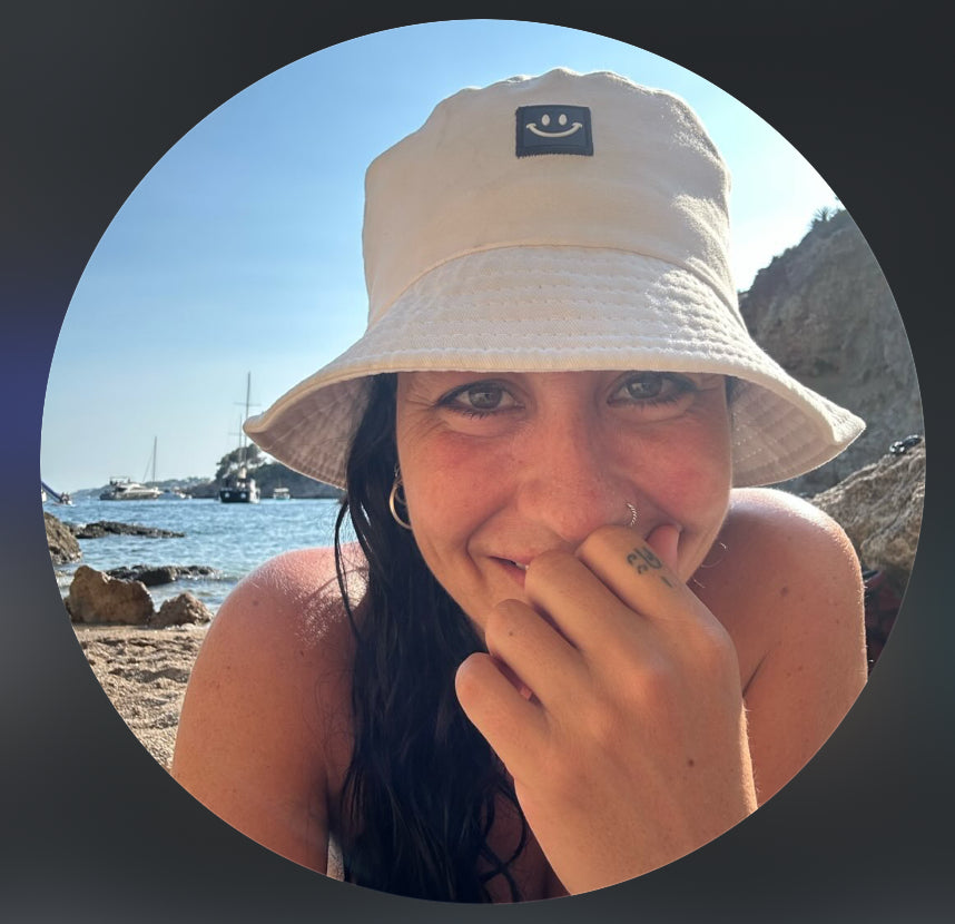 <em><strong>Fernanda Estrada</strong></em>