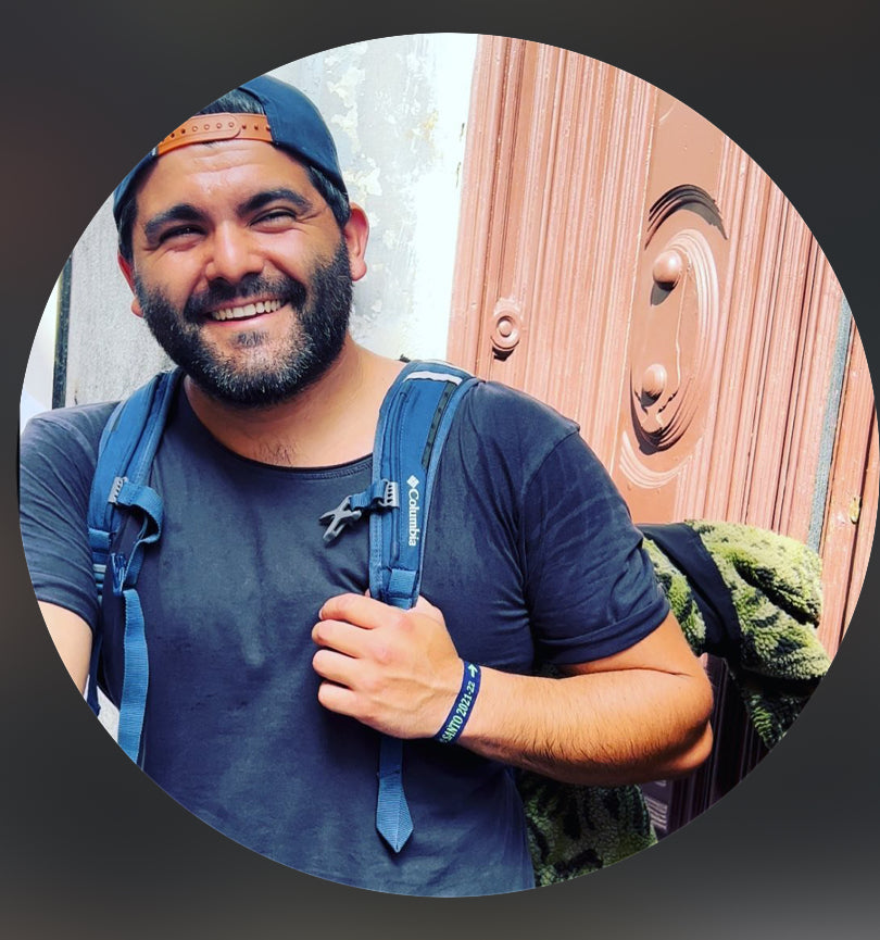 <em><strong>Luis Estrada</strong></em>